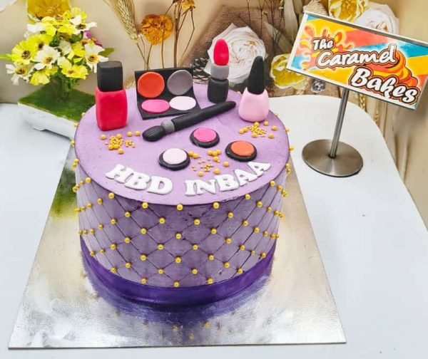 Make-up kit cake 5