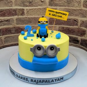 Cute Minion theme cake1