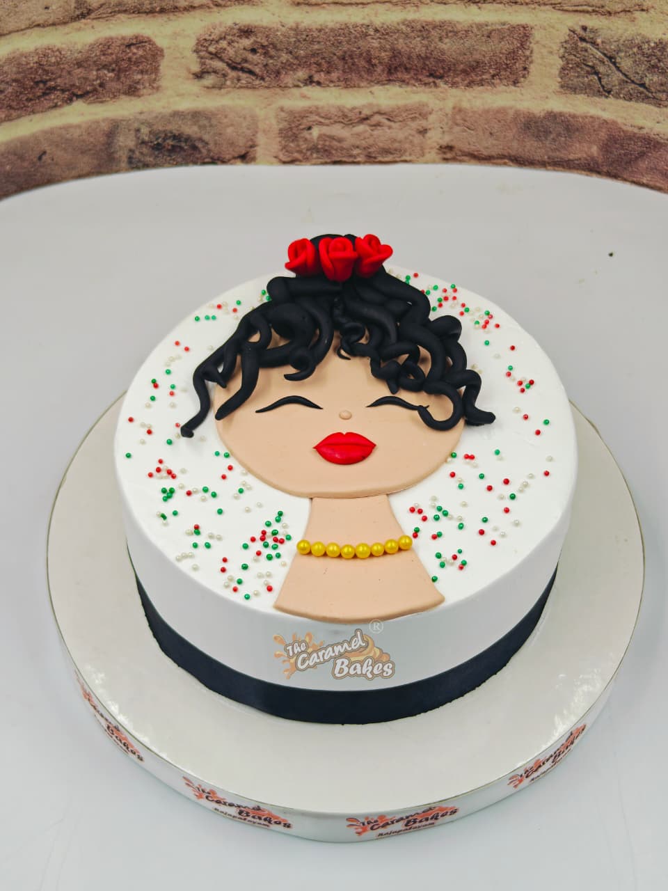 Face theme cake1